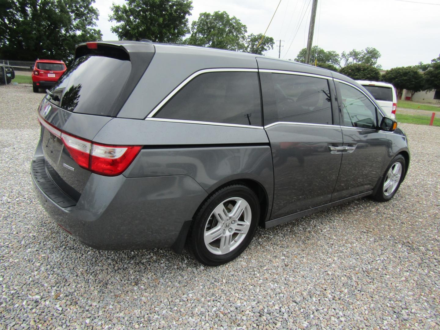 2013 Gray /Gray Honda Odyssey Touring (5FNRL5H97DB) with an 3.5L V6 SOHC 24V engine, Automatic transmission, located at 15016 S Hwy 231, Midland City, AL, 36350, (334) 983-3001, 31.306210, -85.495277 - Photo#8